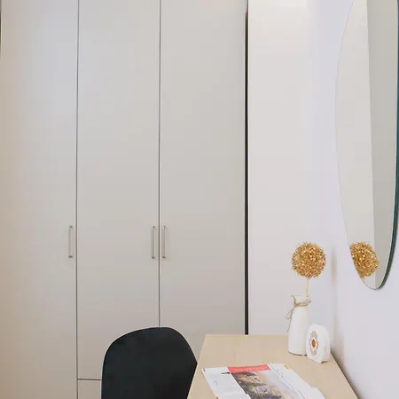 Lindi's 4/7 Apartment Tirana