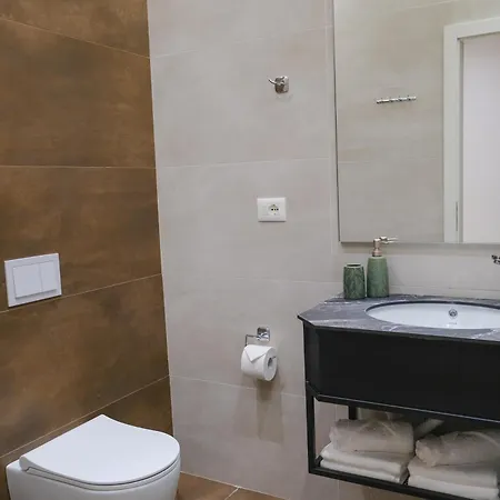 Lindi's 4/7 Apartmán Tirana