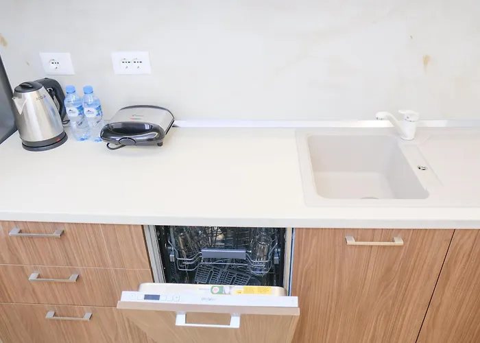 Lindi's 4/7 * تيرانا